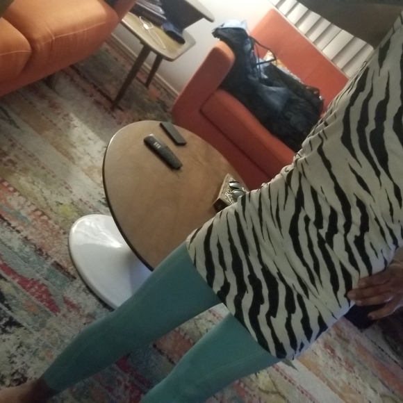 Mini dress, Blk & white zebra print. Size 2-4 - Picture 5 of 6